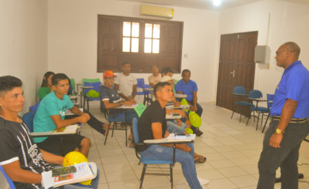 A oficina apresentou orientações de gestão administrativa e financeira desenvolvidas em organizações comunitárias